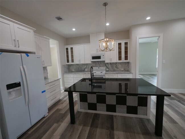 Photo - 7350 Cayton St