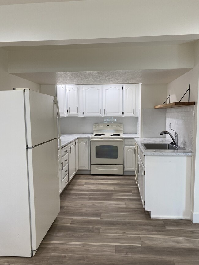 Photo - 18 N 1540 E St