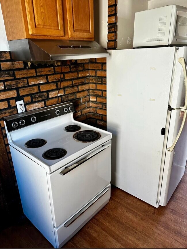 Photo - 308 7th St S