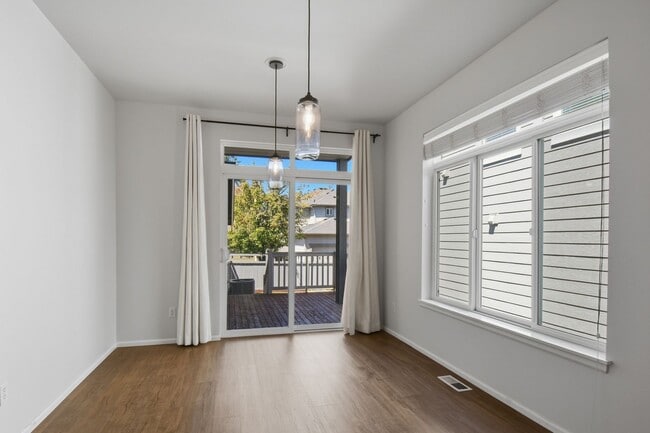 Photo - 4bd/2.5ba Renton Home