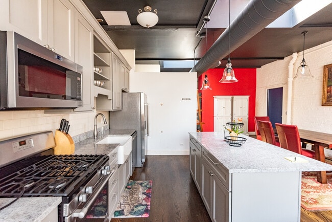 Photo - 1214 W Belmont Ave Unit 2R