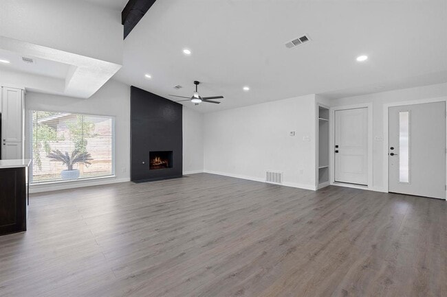 Photo - 5113 Loyola Ln