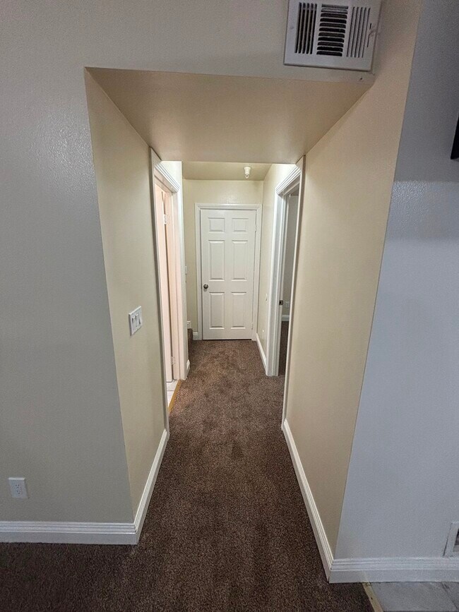 Photo - 1142 E 50th St