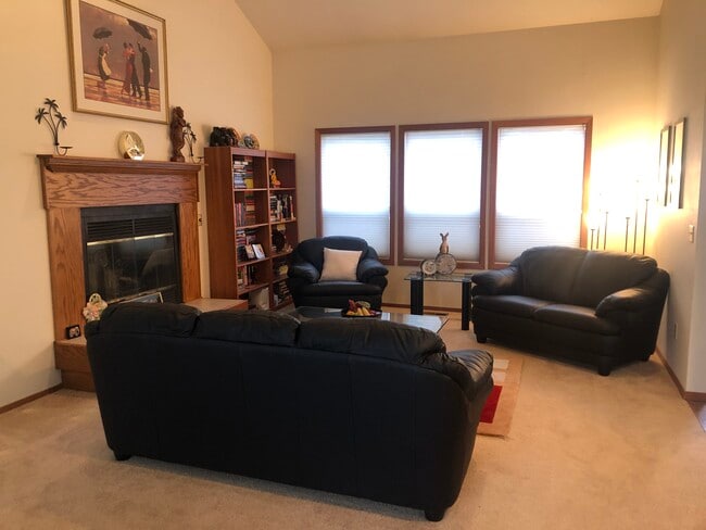 Photo - 715 SW Staley Dr