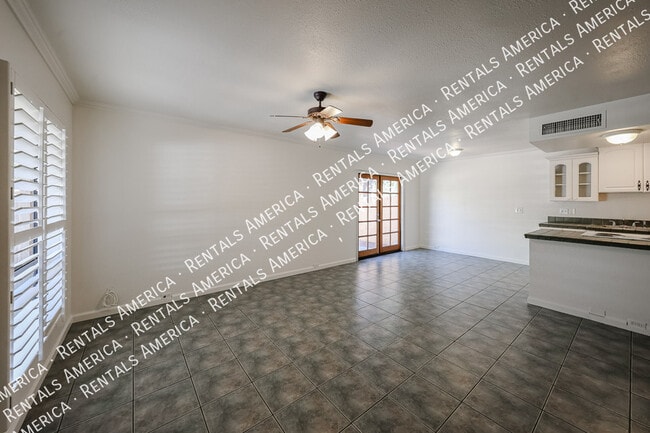 Photo - 711 E North Ln Unit 2