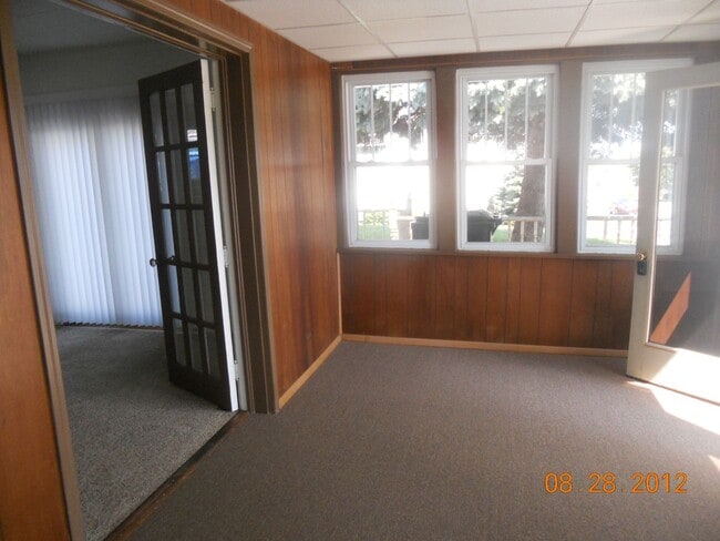 Photo - 417 Crooks Ave