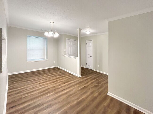 Photo - 106 Greenwood Cir