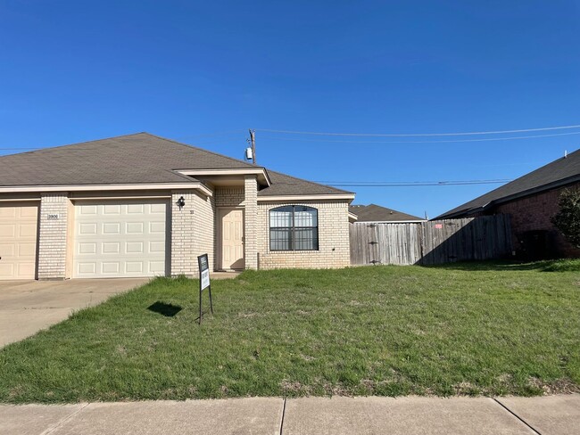 Building Photo - 3906 Hitchrock Dr Unit 3906 Hitchrock Drive - B