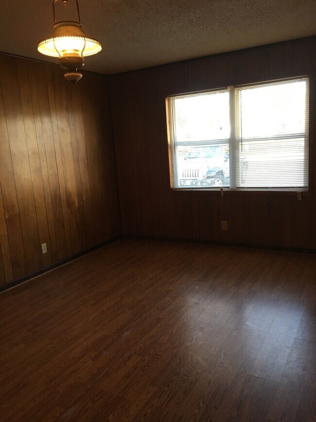 Photo - 409 W Dogwood St