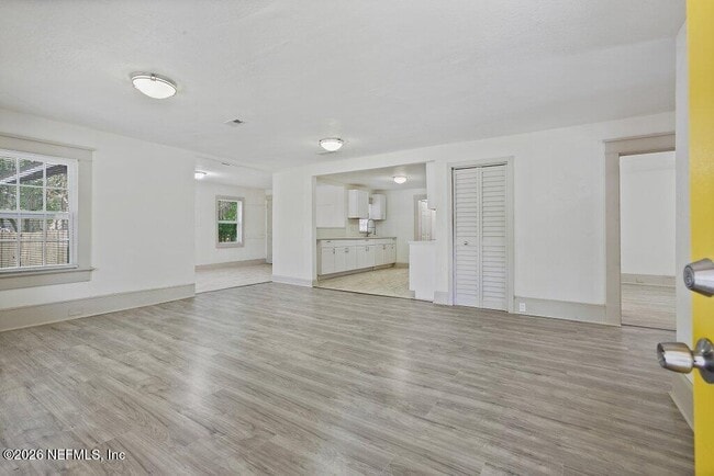 Photo - 3058 Rosselle St