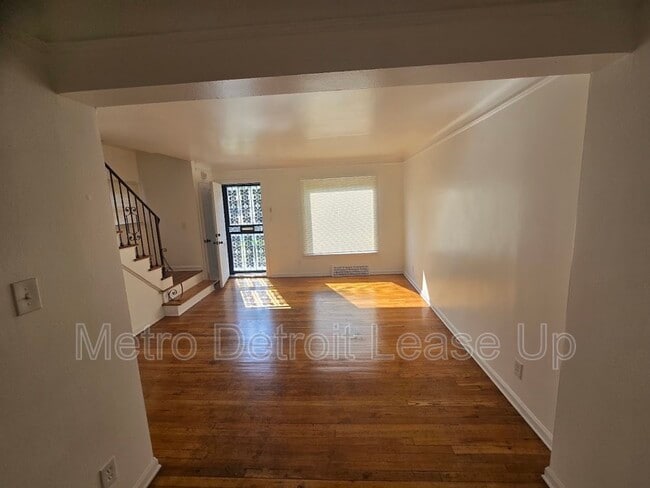 Photo - 15734 Meyers Rd