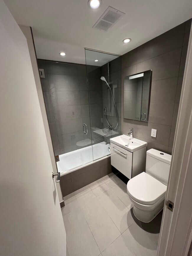 Photo - 501 Kingston Rd