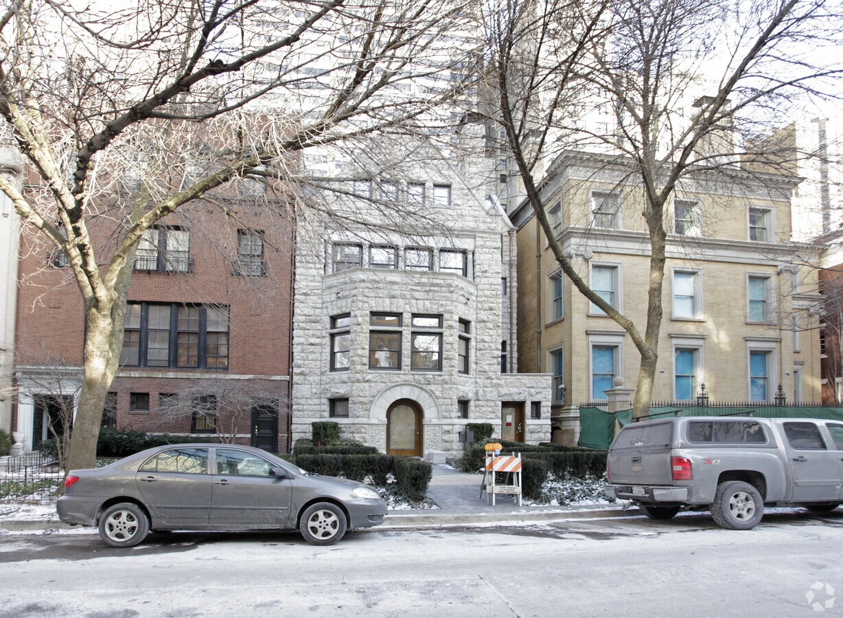 Photo - 1443 N Astor St Apartments