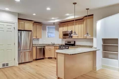 Kitchen - 4733 N Malden St Unidad GS