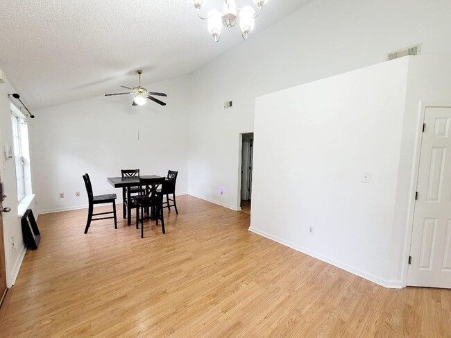 Photo - 1418 Glenda Dr