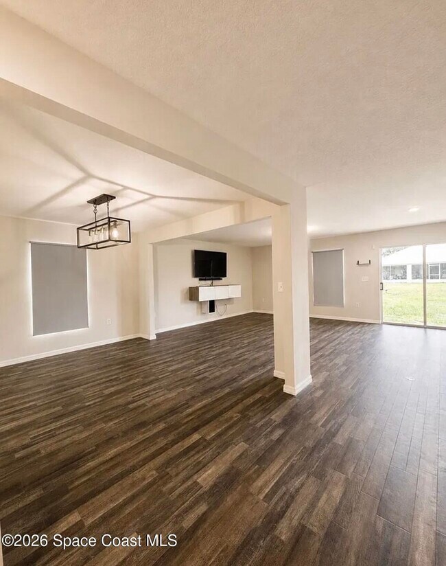 Photo - 251 Breakwater St SE