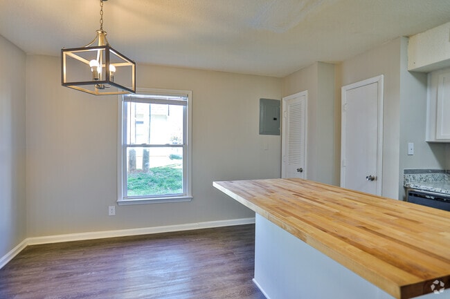 2BR, 1.5BA