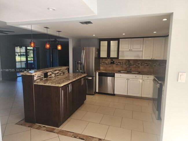 Photo - 537 N University Dr