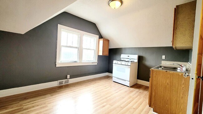 Photo - 1918 Lincoln Way W Unit 1918 Lincoln Way W. APT C