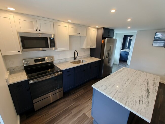 Building Photo - 225 State St Unit Apt 3