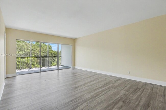 Photo - 3250 N Palm Aire Dr Unidad 406
