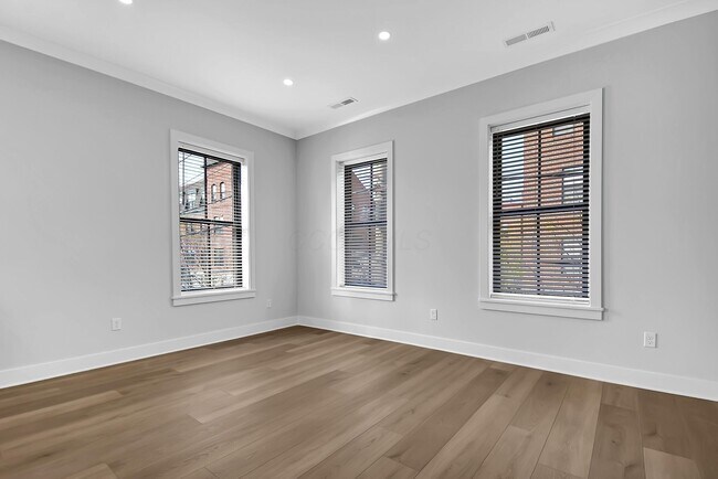 Photo - 88 W Frankfort St