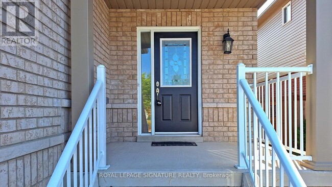 Photo - 138 Sun King Crescent