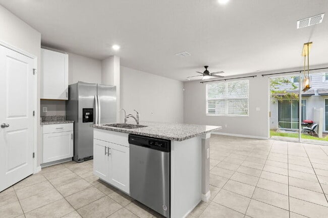 Town Home For Rent in Brandon with TONS OF UPGRADES!