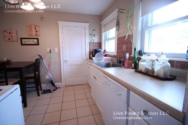 Photo - 97 Oakland St Unit 2