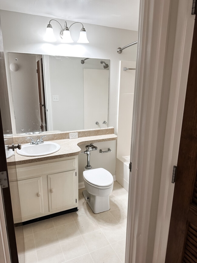 Photo - 1211 Highland Ave Unit 302