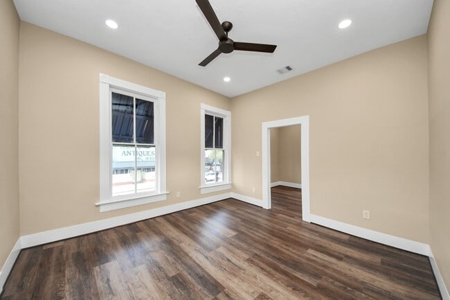 Photo - 223 W Main St Unit 1/2