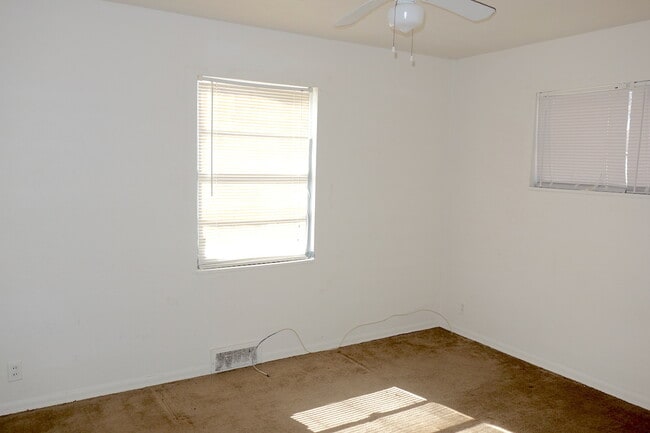 Photo - 3020-3020 E 61st St Unidad 3018 E 61st St