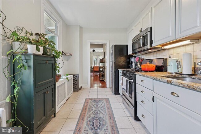 Photo - 466 Conarroe St