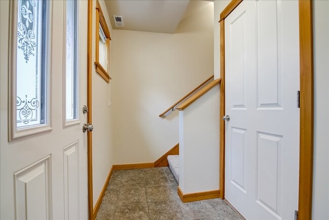 Photo - 844 NE 66th St