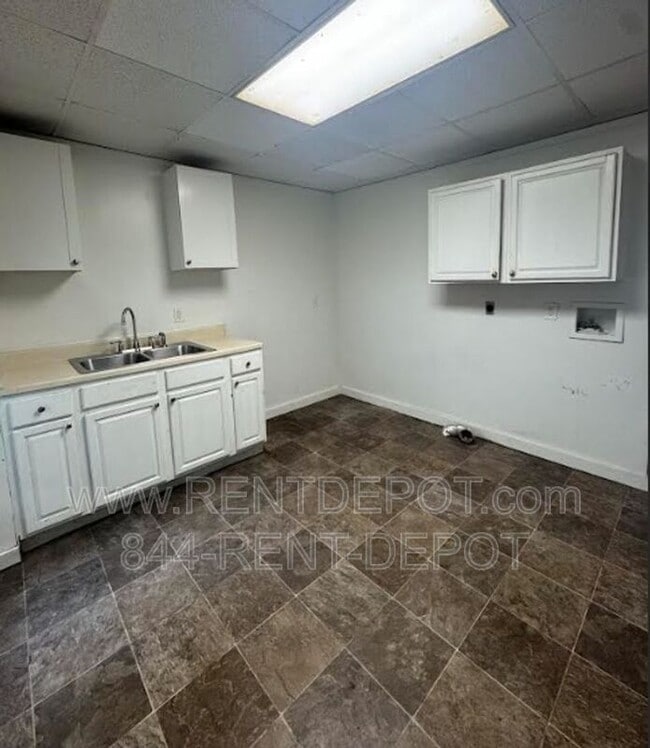 Photo - 1329 E Illinois St