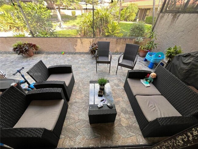 Photo - Bonnie Brae Way, Hollywood, FL 33021 - 3 BR 2 BA townhouse