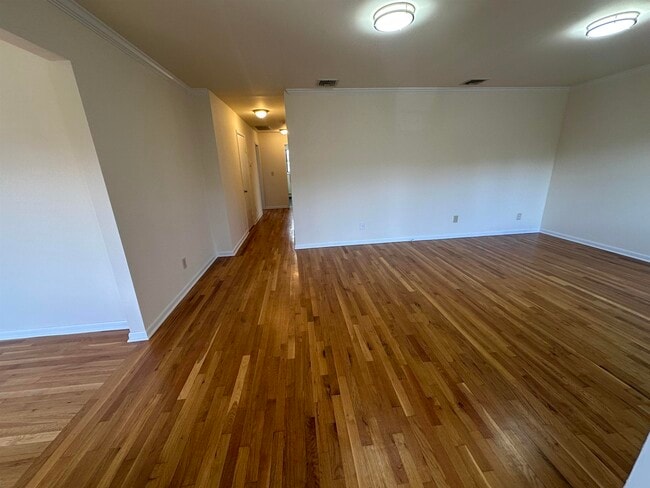 Photo - 407 Jane St