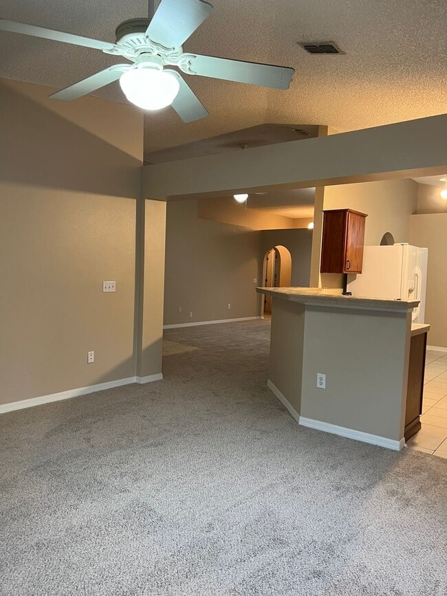 Photo - Beautiful 4/2 with 2 Car Garage in the Wek...