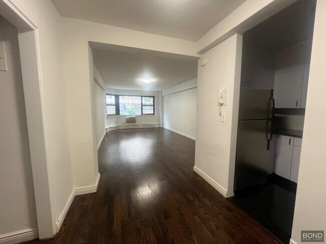 Building Photo - 219 E 69th St Unit 1E Rental