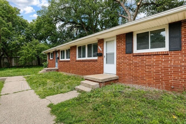 Photo - 3420 SW 8th St