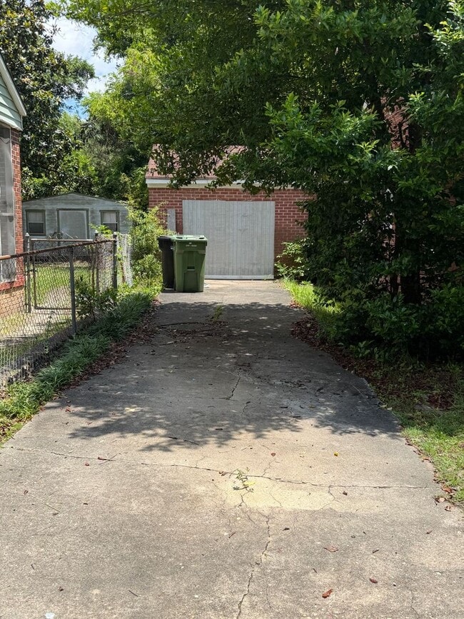 Photo - Cute Street Close to Everything
