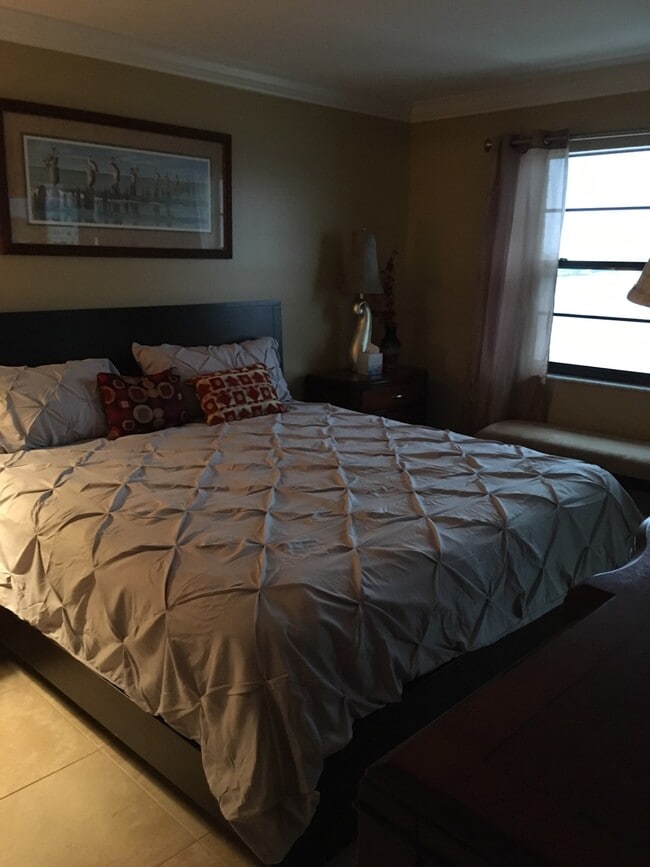 Bedroom King Bed - 271 Southbay Dr Unit 5th fl