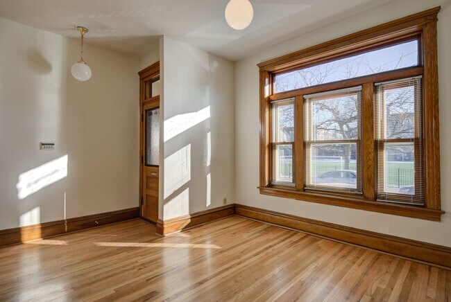 Photo - 638 W Drummond Pl Unit 1F