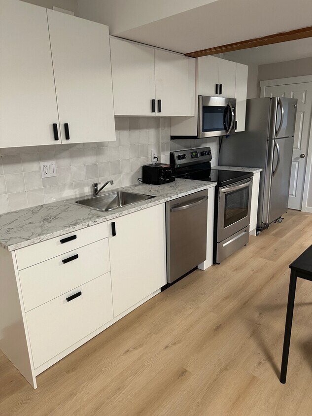 New Kitchen with appliances - 5129 137th St SE (Everett, WA)