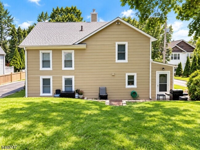 110 W Chrystal St