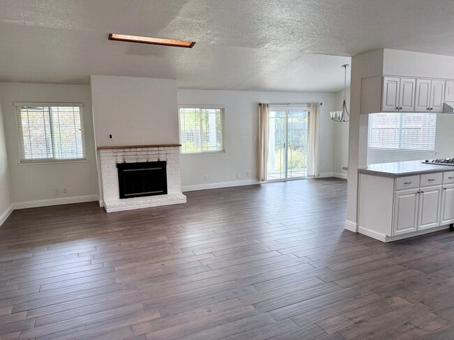 Photo - 906 Oak Ridge Dr