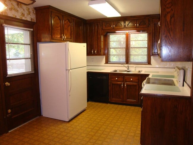 Photo - 3820 Orchard Rd SE