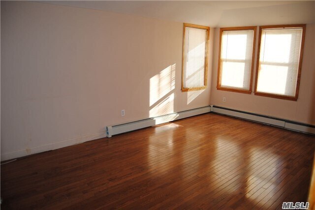 Photo - 86-59 Range St