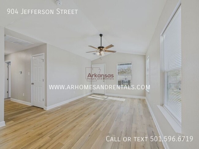 Photo - 904 Jefferson St