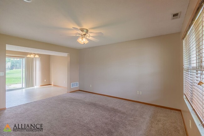 Photo - Spacious Duplex ~ Open Kitchen with Breakfast Bar!